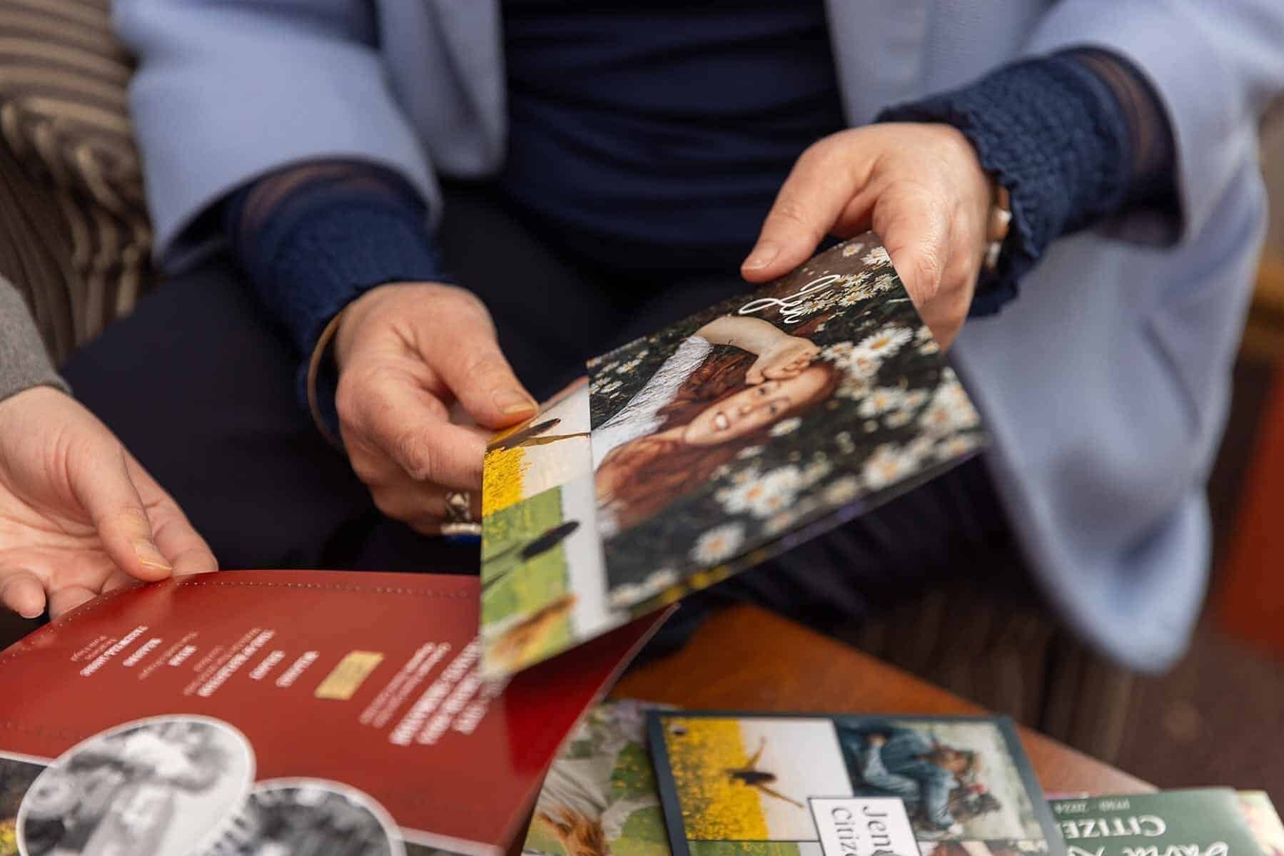 Multimedia Komako Hands Closeup Horizontal Multimedia Komako Hands Closeup Horizontal